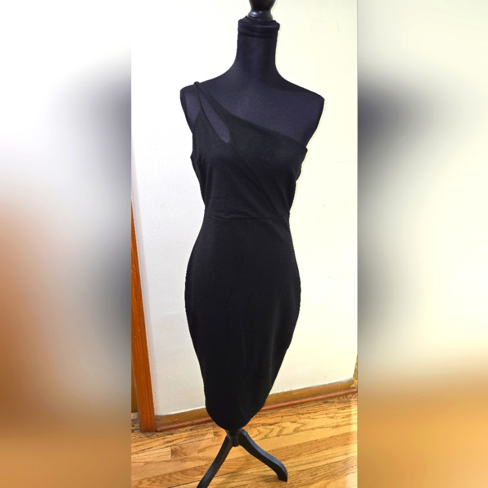 Elegant Black One-Shoulder Dress